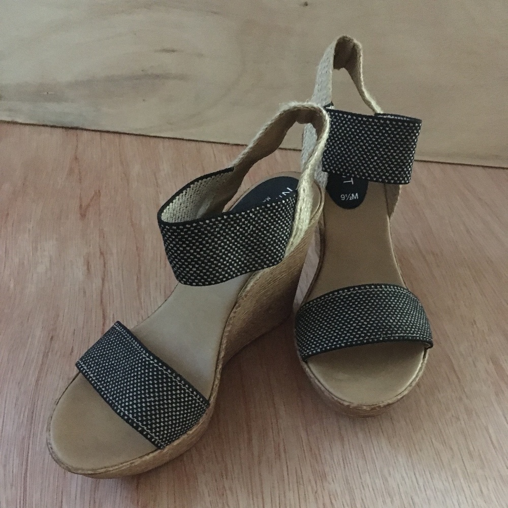 NWT Nine West Wedges, Nude/Black, 9.5
